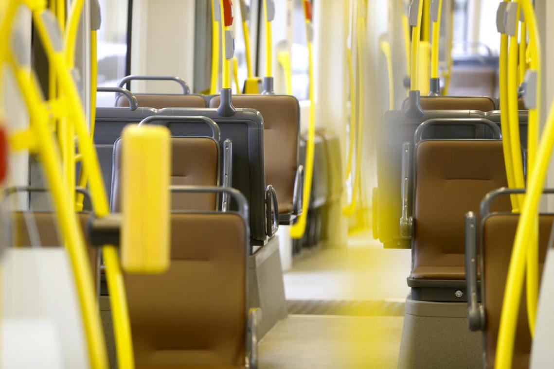 Vanaf 1 juli kan je niet meer met cash betalen op bussen en trams