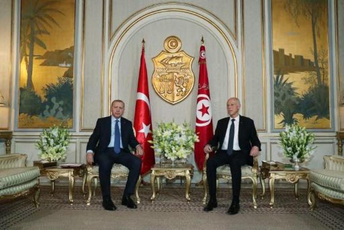 Erdogan brengt verrassingsbezoek aan Tunesië