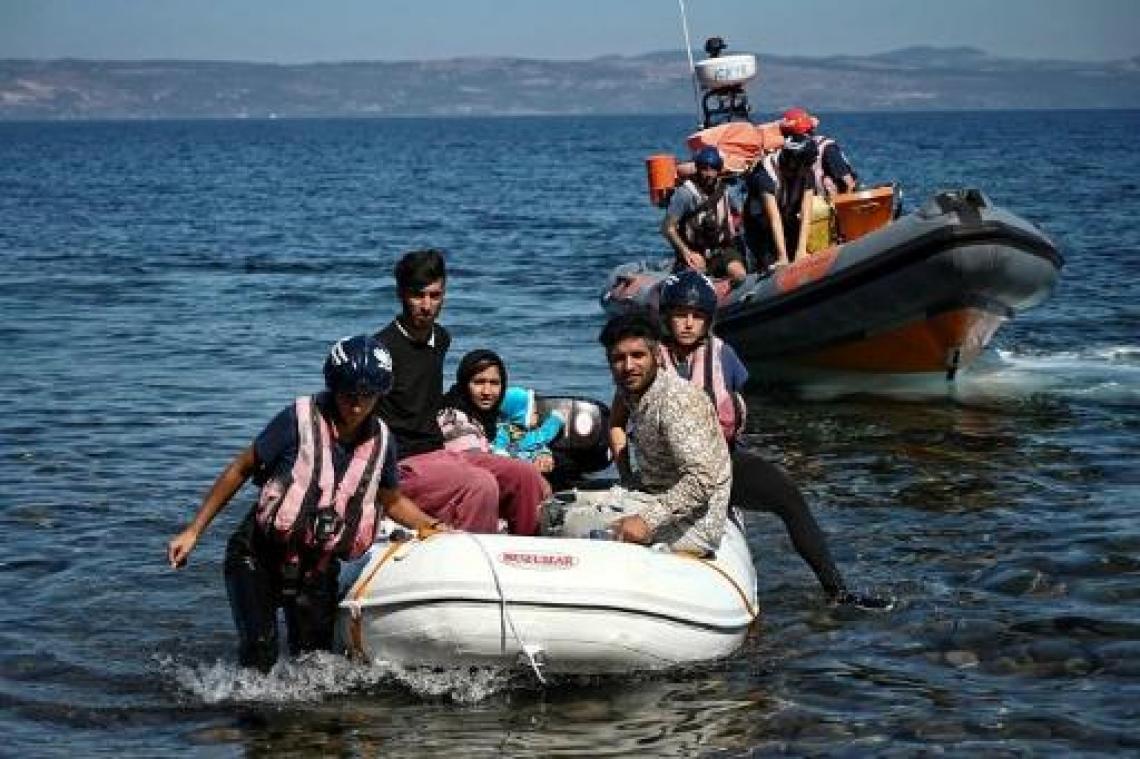 Aantal migranten dat per boot in Italië arriveert op jaar tijd gehalveerd