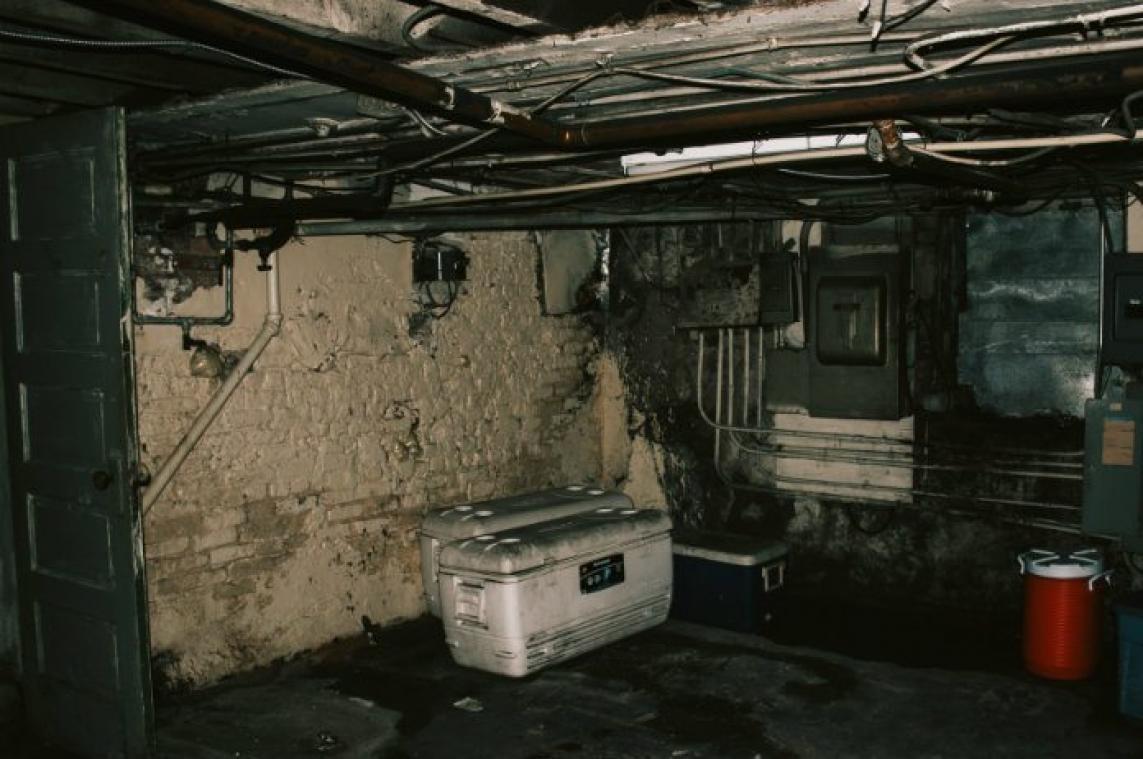 VIDEO. Familie treft DIT aan in kelder