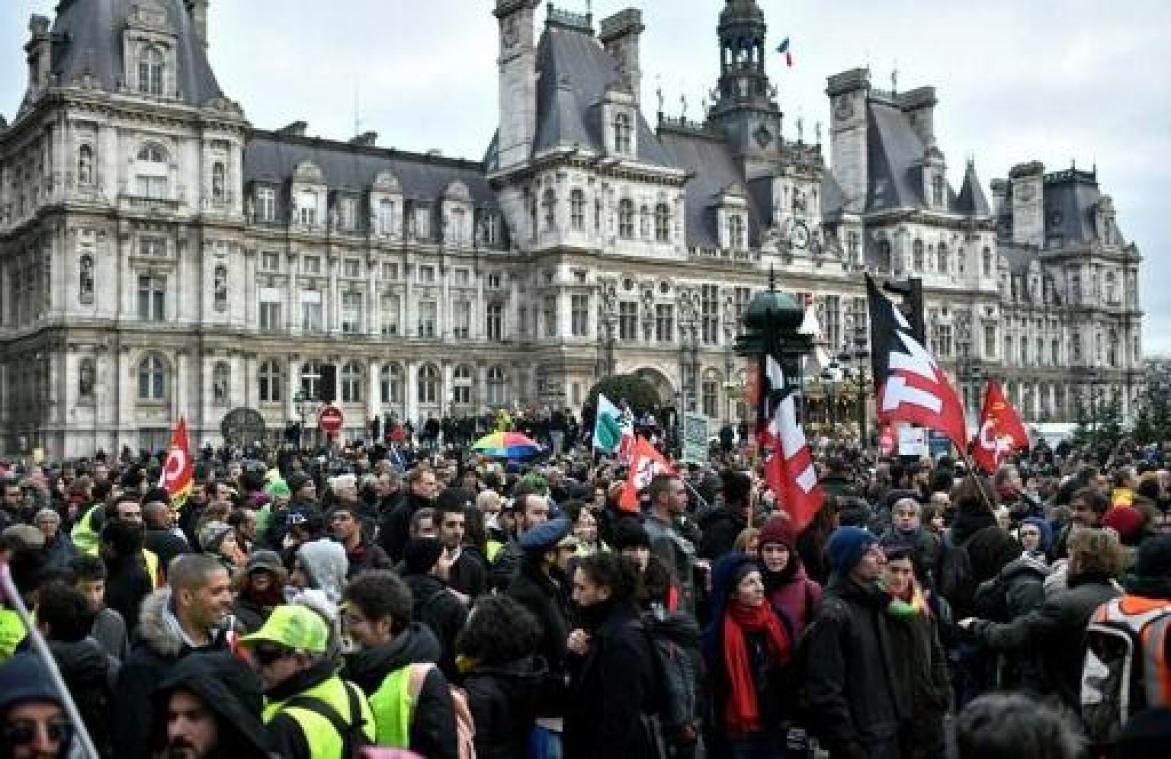 Algemene staking Frankrijk - Treinverkeer verstoord en tal van manifestaties op 24ste dag van algemene staking
