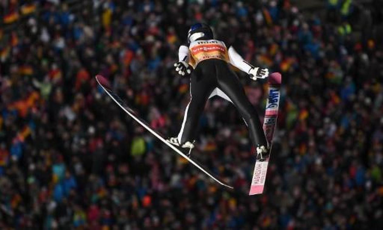 Vierschansentournee - Titelverdediger Kobayashi start Vierschansentournee met zege in Oberstdorf