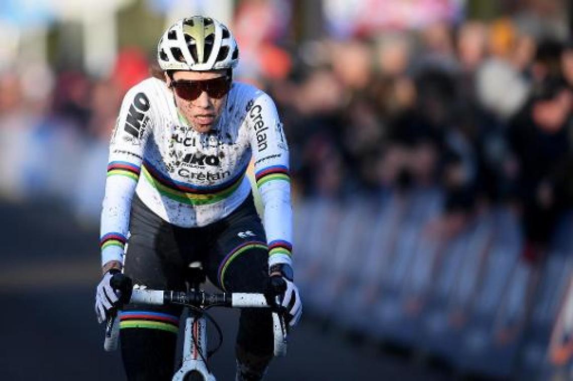 Sanne Cant wint na lange solo Ethias Cross Bredene