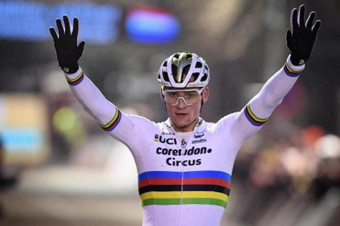 Van der Poel pakt met ruim overwicht eerste zege in Sylvestercross