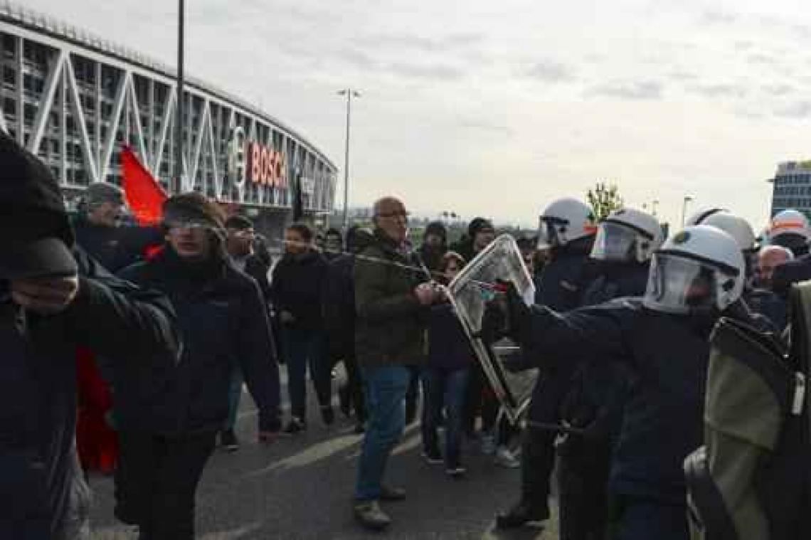 Rond de 400 arrestaties voor begin AfD-partijcongres in Stuttgart