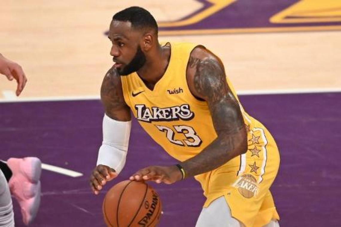 LeBron James leidt Lakers op nieuwjaarsdag voorbij Phoenix
