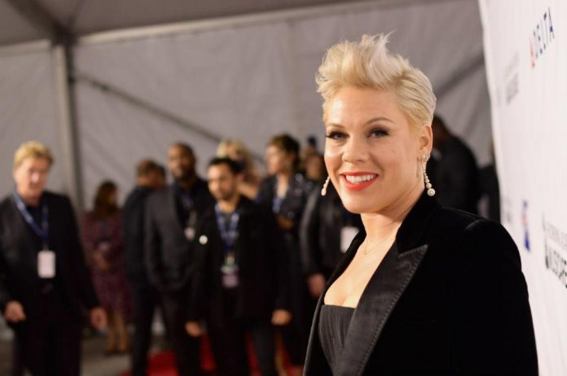 Pink doneert half miljoen dollar aan Australische brandweer