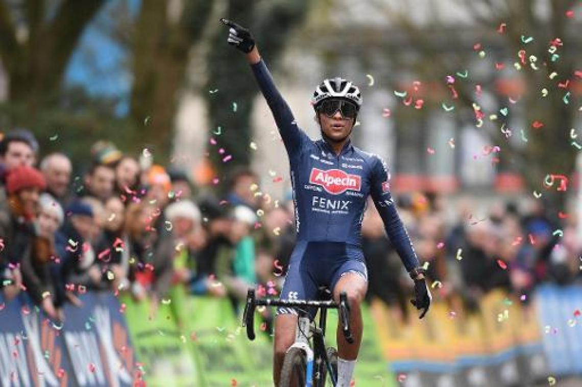 Ceylin del Carmen Alvarado wint bij de vrouwen en verstevigt haar leiderspositie