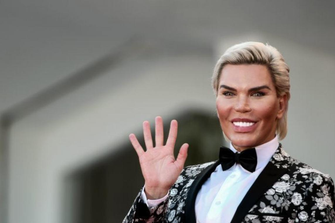 Menselijke Ken-pop is eigenlijk Barbie