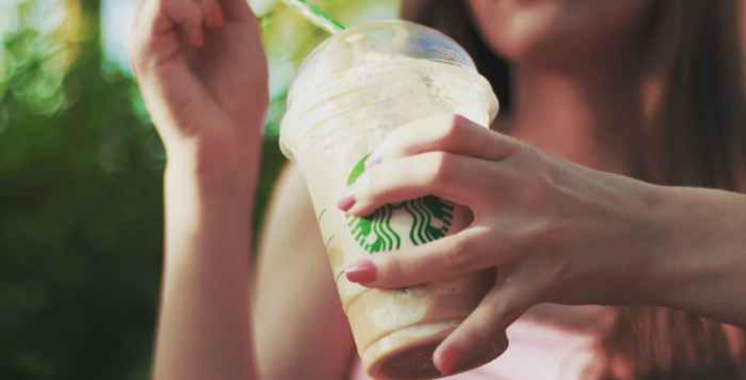 Vrouw sleept Starbucks voor de rechter omdat er te veel ijs in haar koffie zat