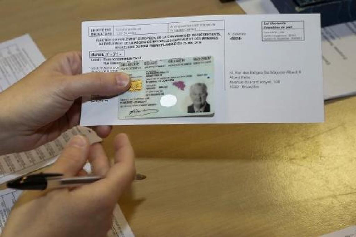Identiteitskaart met vingerafdrukken en nieuw design vanaf volgende week getest