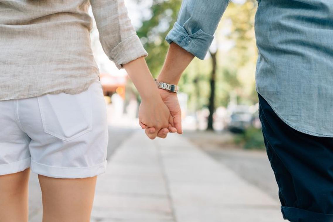 Vrouw vindt liefde én nier op Tinder: "We zijn in alles een match"