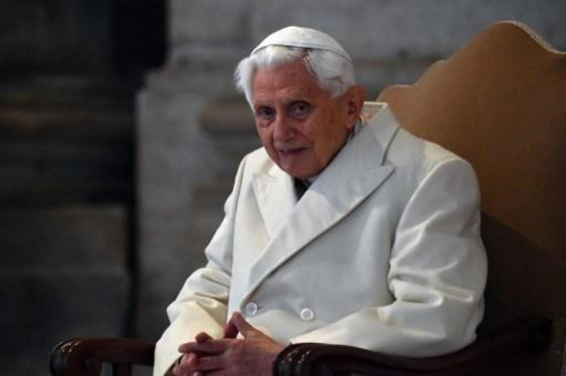 Ex-paus Benedictus kant zich in nieuw boek tegen afschaffing priestercelibaat