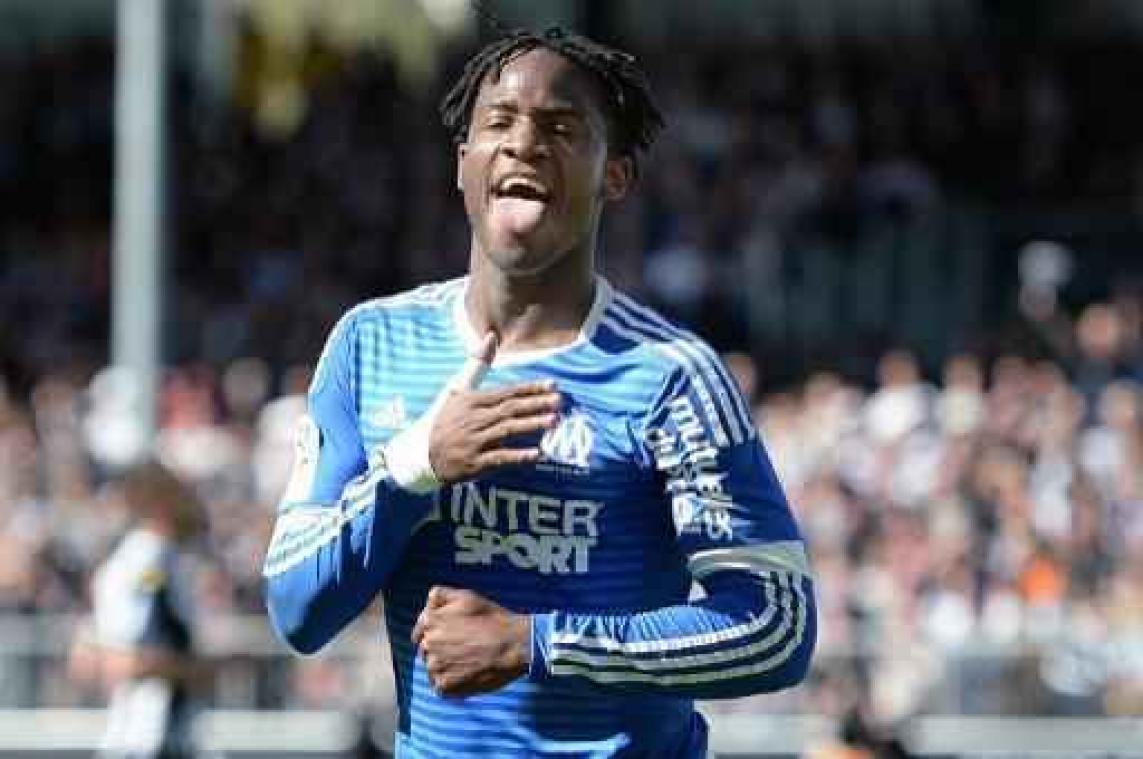 Belgen in het buitenland - Michy Batshuayi verzekert Olympique Marseille met doelpunt van behoud