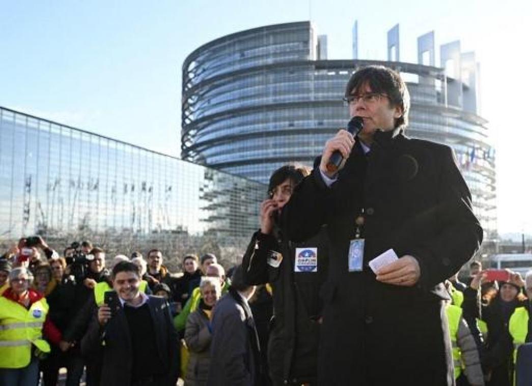 Puigdemont neemt zetel in Europees Parlement in