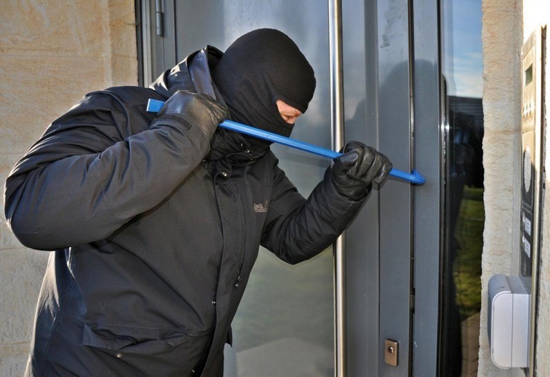 Onhandige inbreker laat paspoort achter op plaats delict
