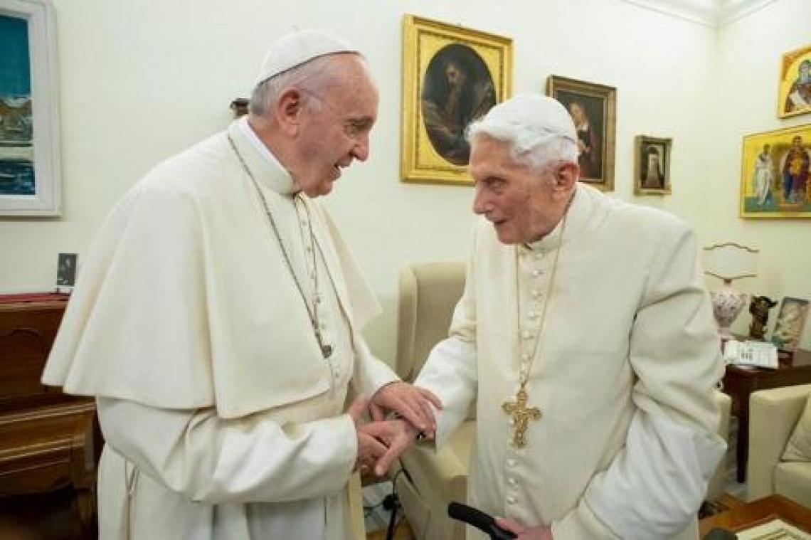Benedictus XVI wil zijn naam verwijderd zien van controversieel boek