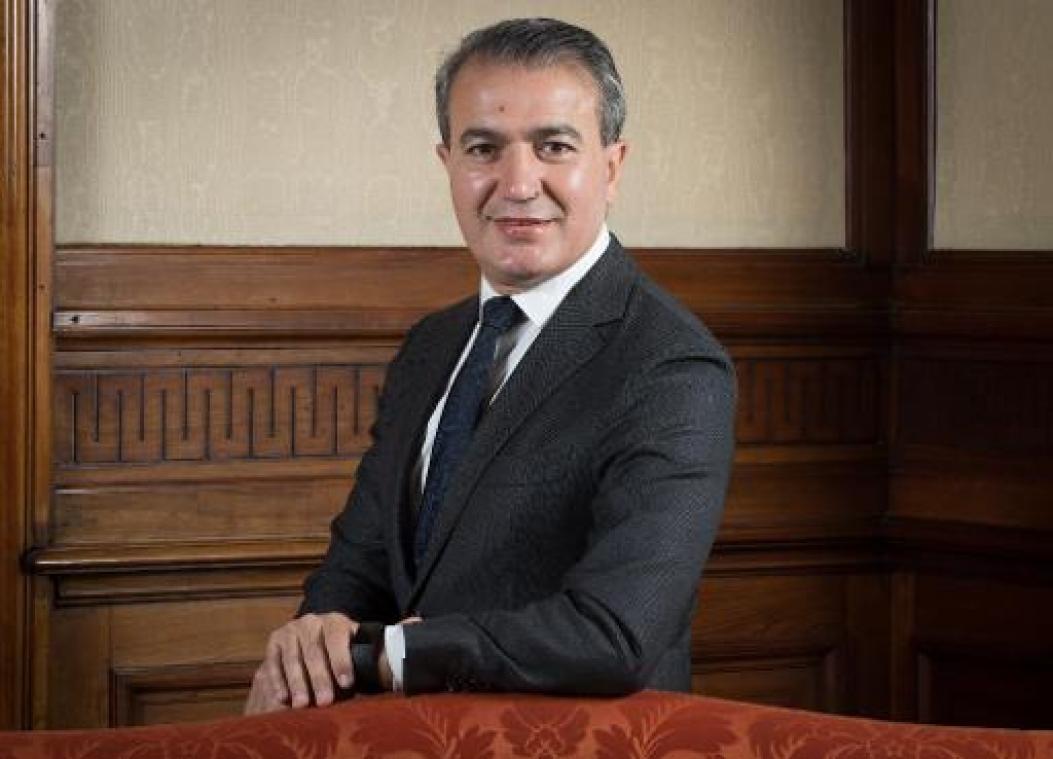 Emir Kir erkent beoordelingsfout en veroordeelt extreemrechts