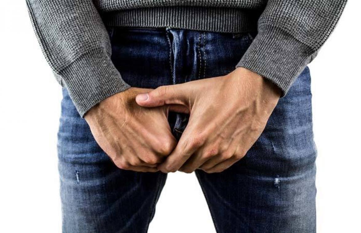 Vrouw straft overspelige man door DIT op zijn penis te schroeven