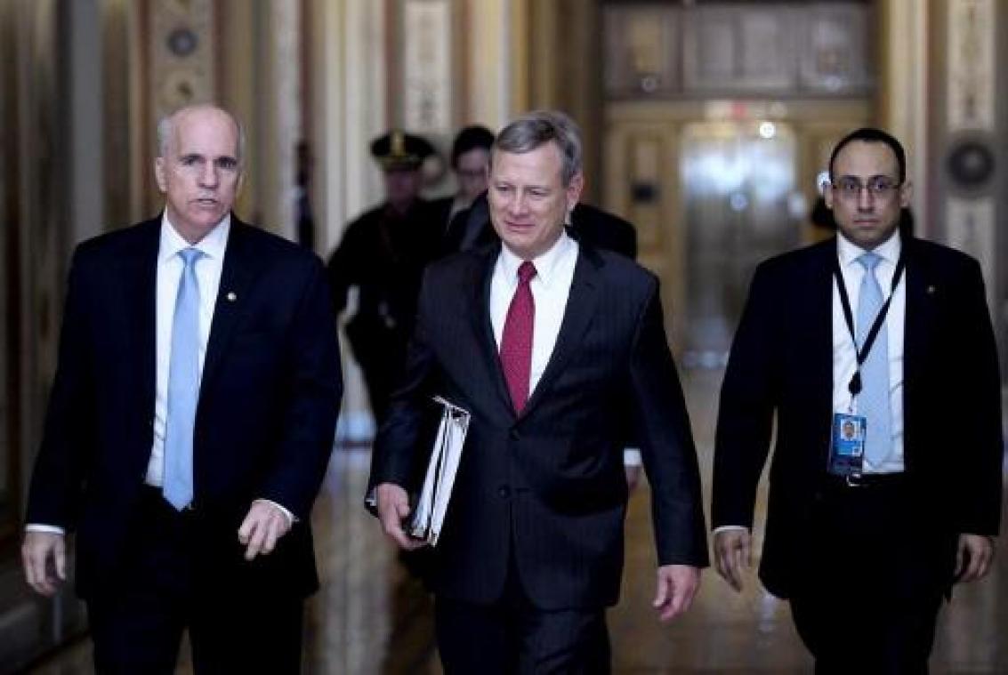 Impeachment Trump - Opperrechter John Roberts ingezworen bij formele start van afzettingsproces