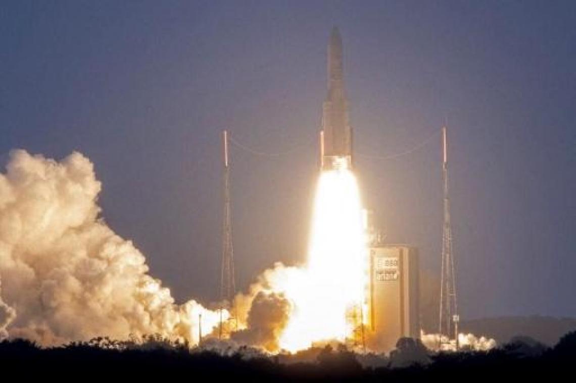 Europese Ariane-raket lanceert succesvol twee telecomsatellieten