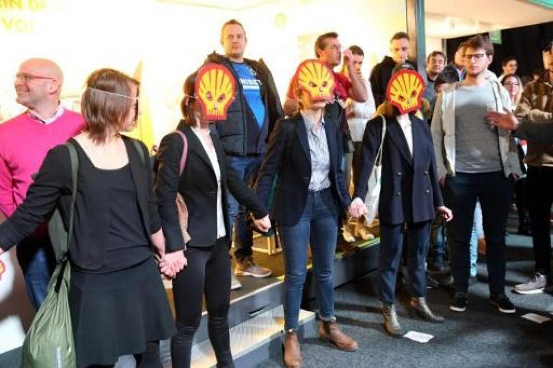 Autosalon - Politie arresteert 185 leden van Extinction Rebellion bij acties