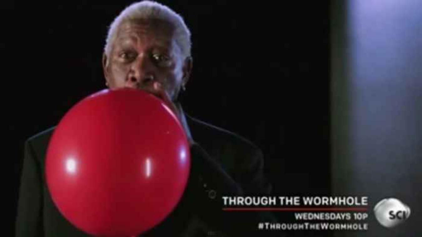 Dit is hoe Morgan Freeman klinkt wanneer hij helium inademt