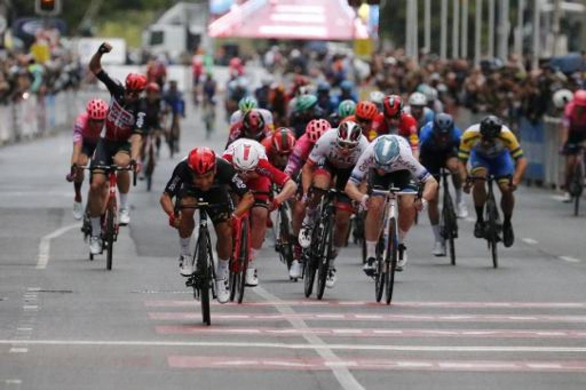 Caleb Ewan sprint in eigen land naar de zege