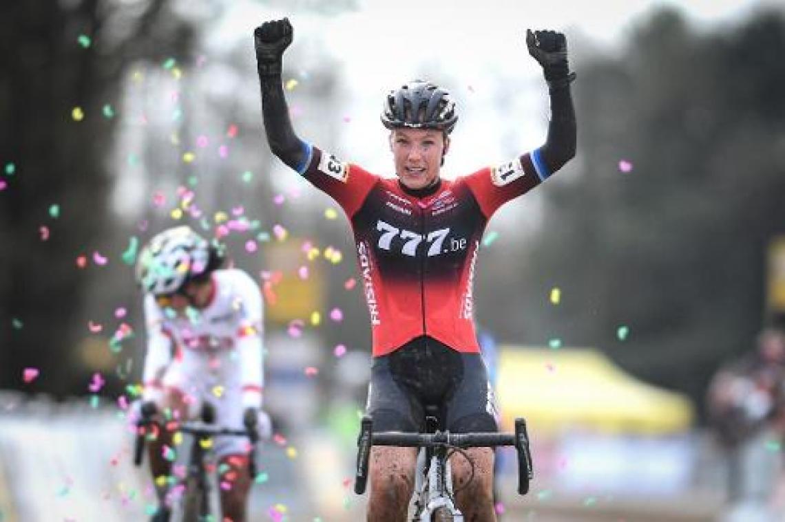 Annemarie Worst sprint naar zege in Nommay