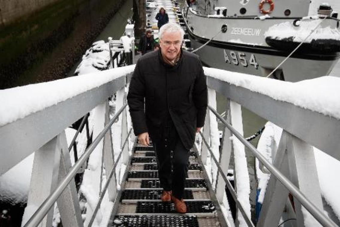 Gouverneur wil drones inzetten om oversteek transmigranten via Belgische kust te voorkomen