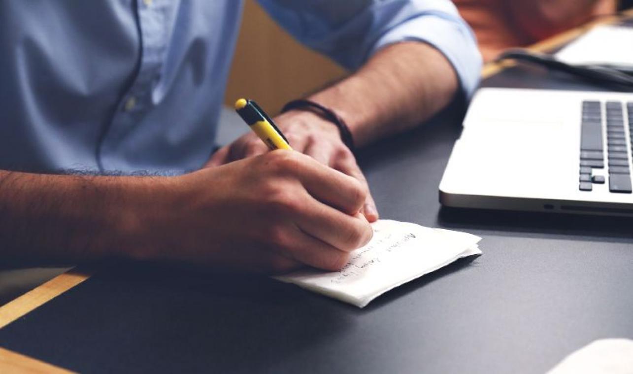 Dit is waarom dokters zo'n onleesbaar handschrift hebben