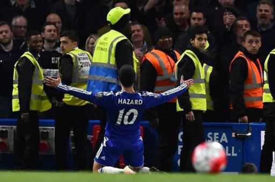Belgen in het buitenland - Eden Hazard helpt Leicester City aan eerste titel