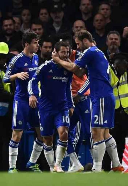 Premier League - Leicester-spelers vieren titel bij Vardy, Hazard: "Maakt me niet uit wie kampioen is"
