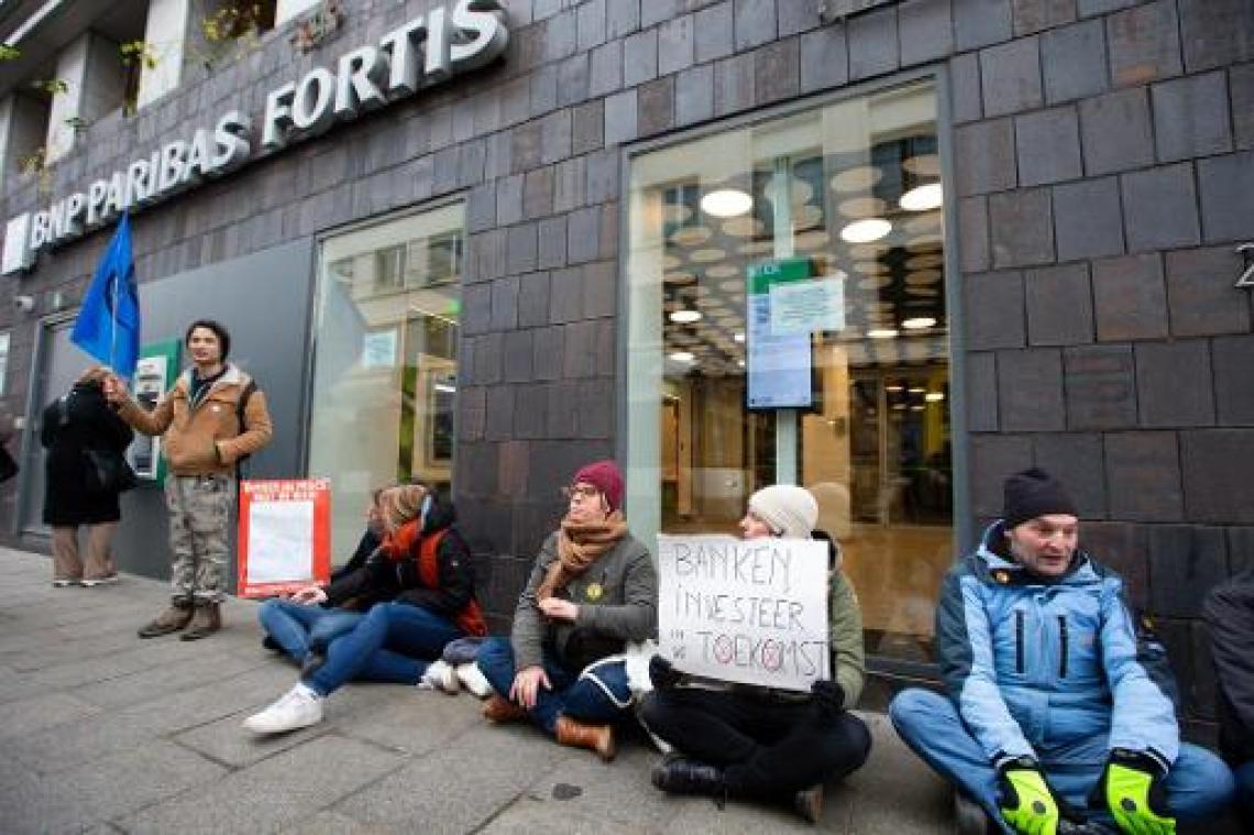 Klimaatactivisten van Extinction Rebellion voeren in Gent actie tegen grootbanken