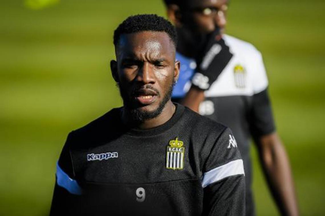 Oostende huurt aanvaller Adama Niane van Charleroi