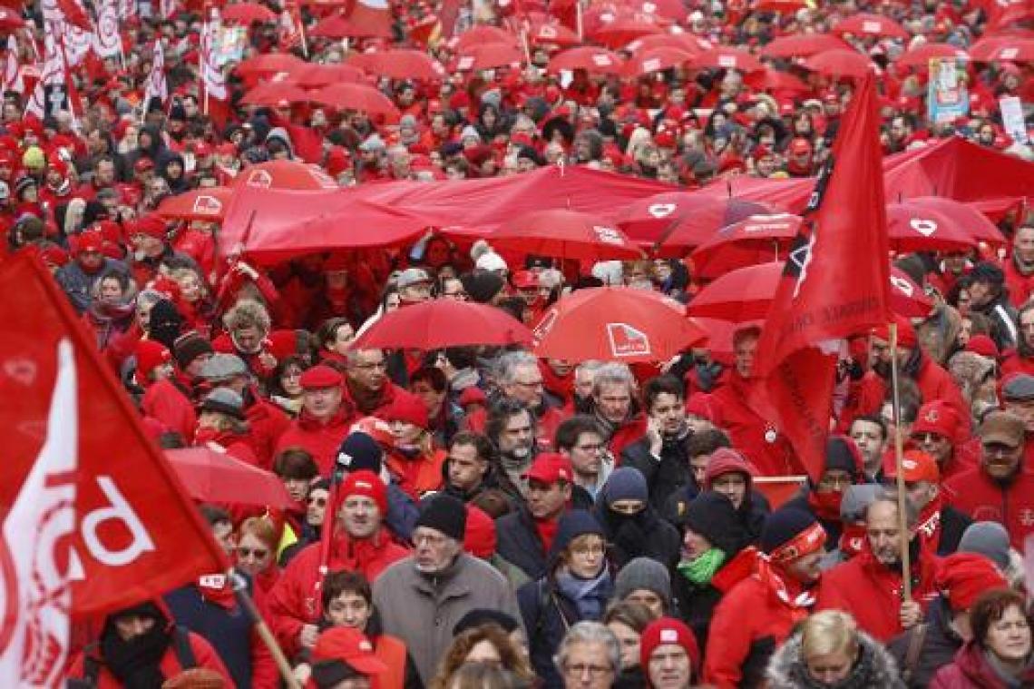 Duizenden leden van ABVV starten manifestatie voor sterke sociale zekerheid