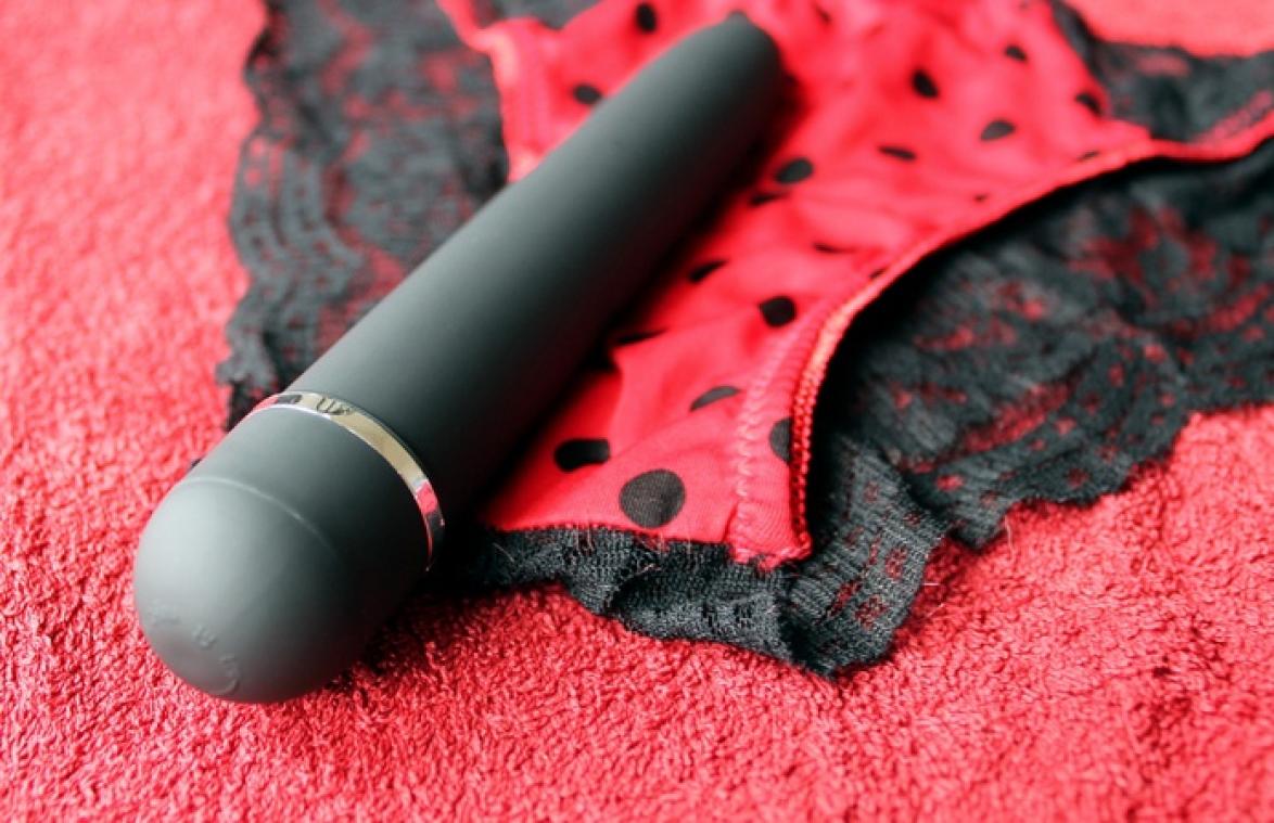 Vrouw met spoed geopereerd nadat vibrator in haar BLAAS komt vast te zitten