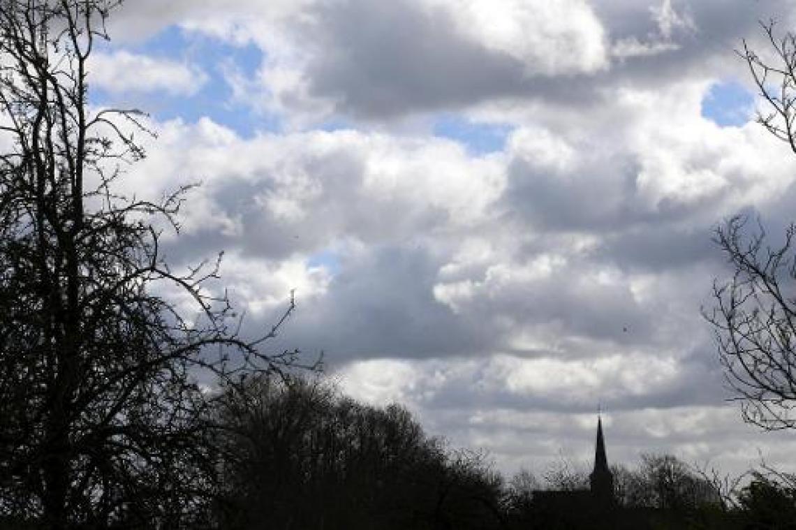 Zwaarbewolkt, maar zacht richting het weekend