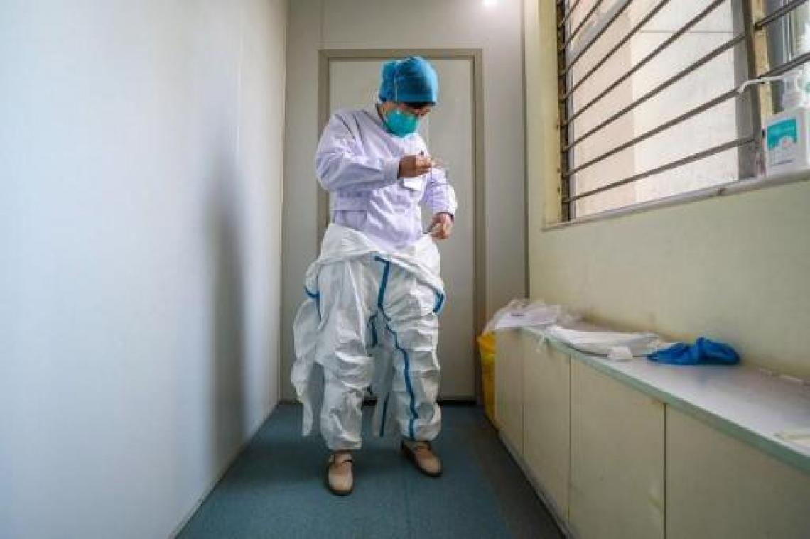 Coronavirus - EU stuurt 12 ton beschermende kledij naar China