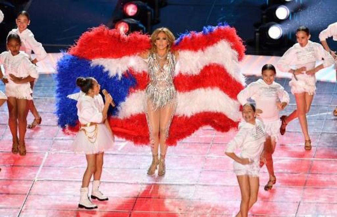 Super Bowl - Jennifer Lopez en Shakira geven exu­be­rante show tijdens halftime