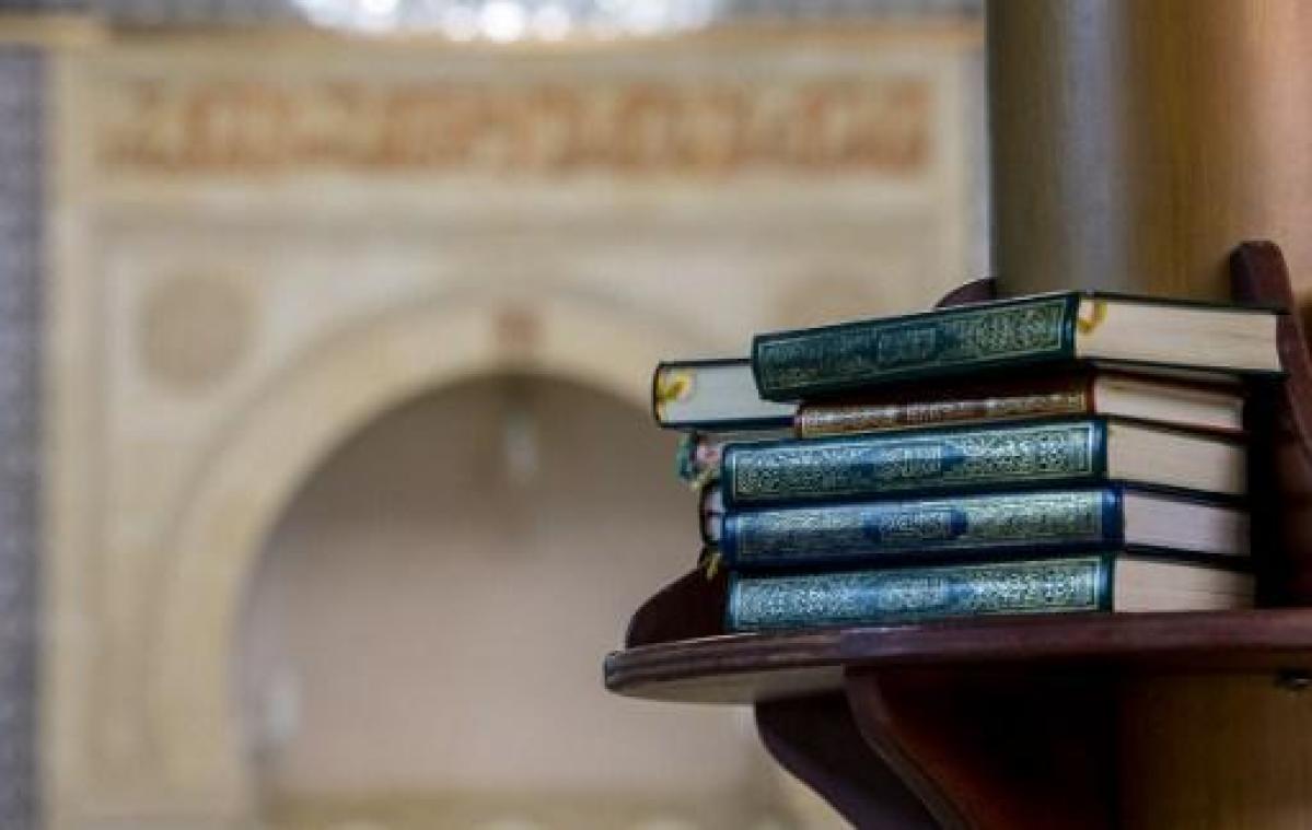 Meer dan 5.000 mensen wonen rouwplechtigheid imam Haddach bij in Sint-Jans-Molenbeek