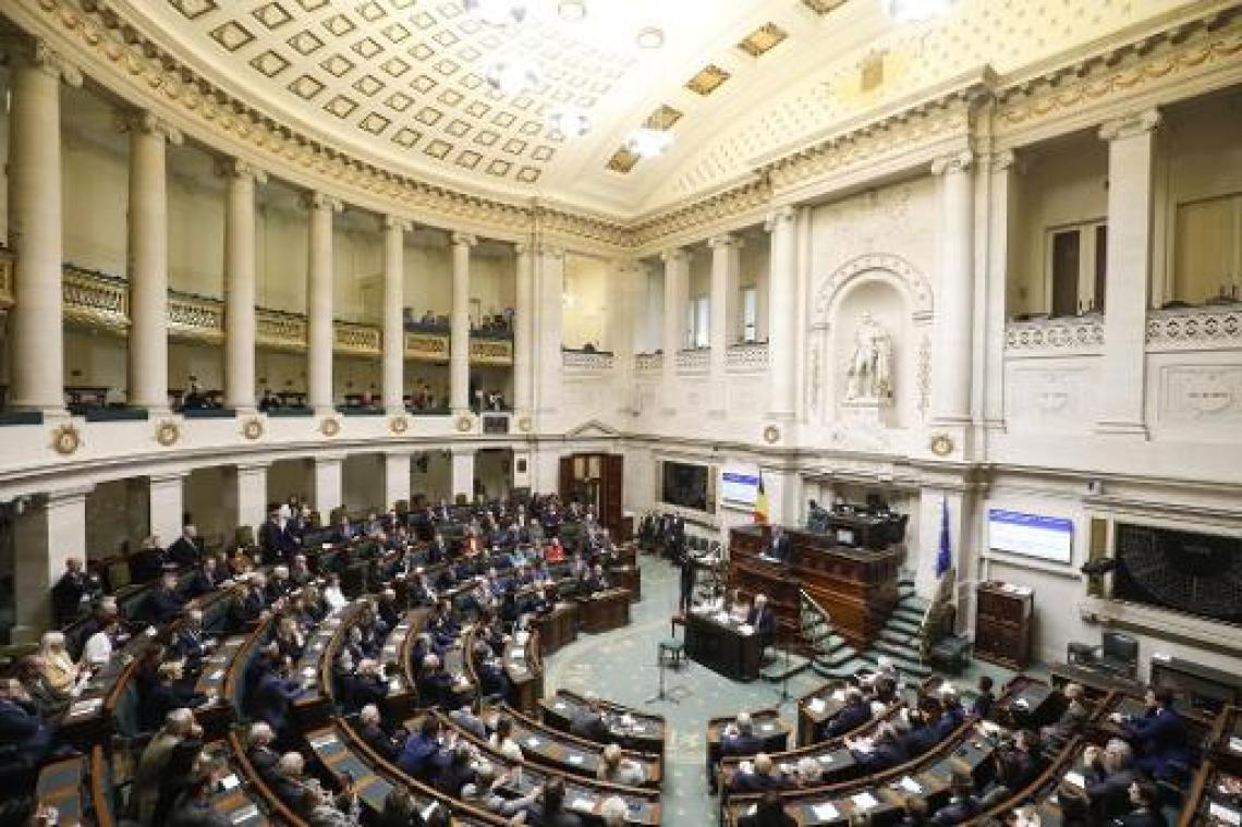 Kamercommissie stemt rookverbod in wagen met kinderen onder achttien jaar