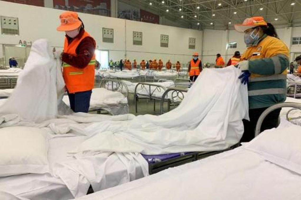 Patiënten met coronavirus in Wuhan overgebracht naar gloednieuw ziekenhuis