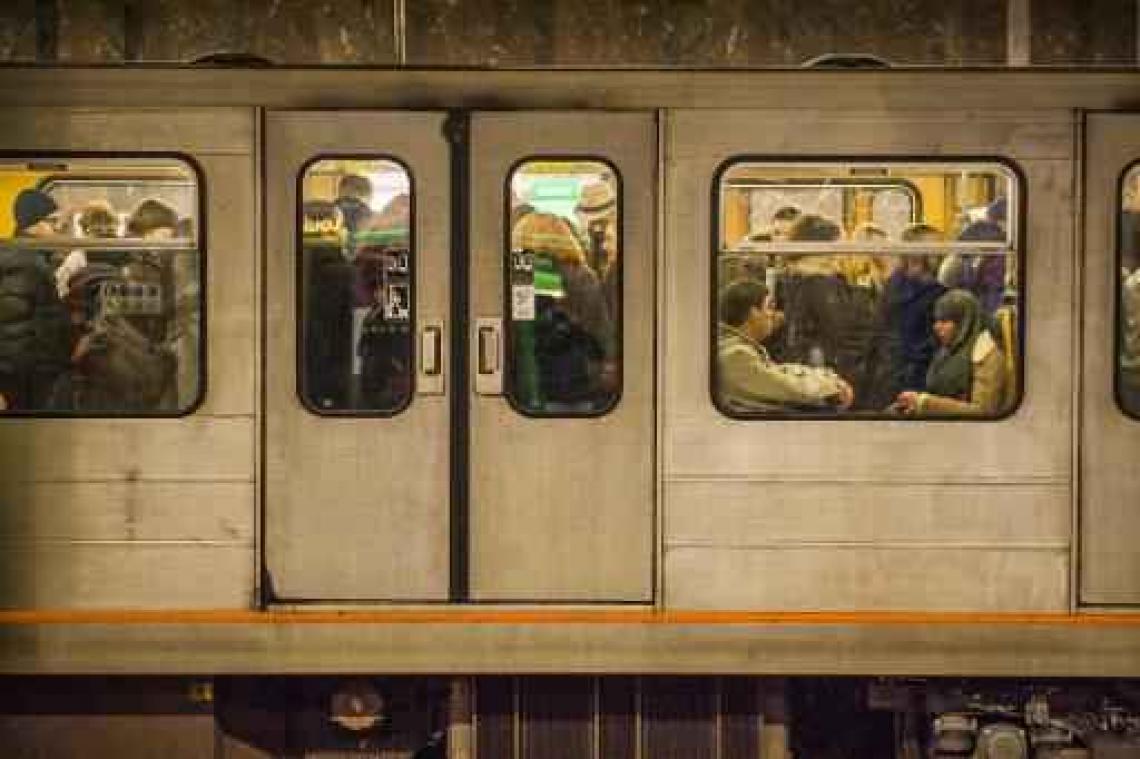 Reizigers keren terug naar metro