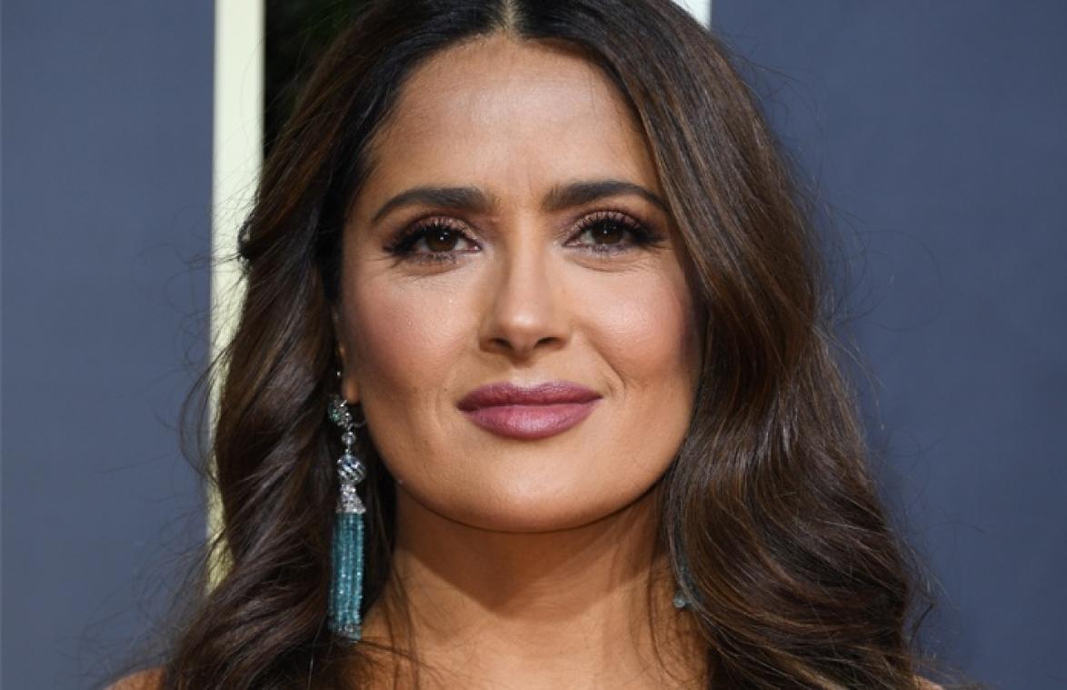 Salma Hayek over haar imposante boezem: "Ze zijn een geschenk van God"
