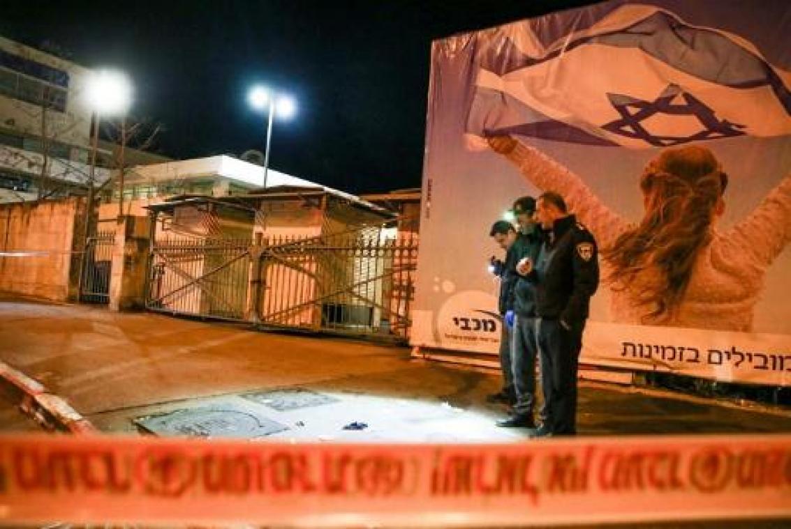Auto rijdt in op mensen in Jeruzalem: Hamas begroet "antwoord" op plan Trump