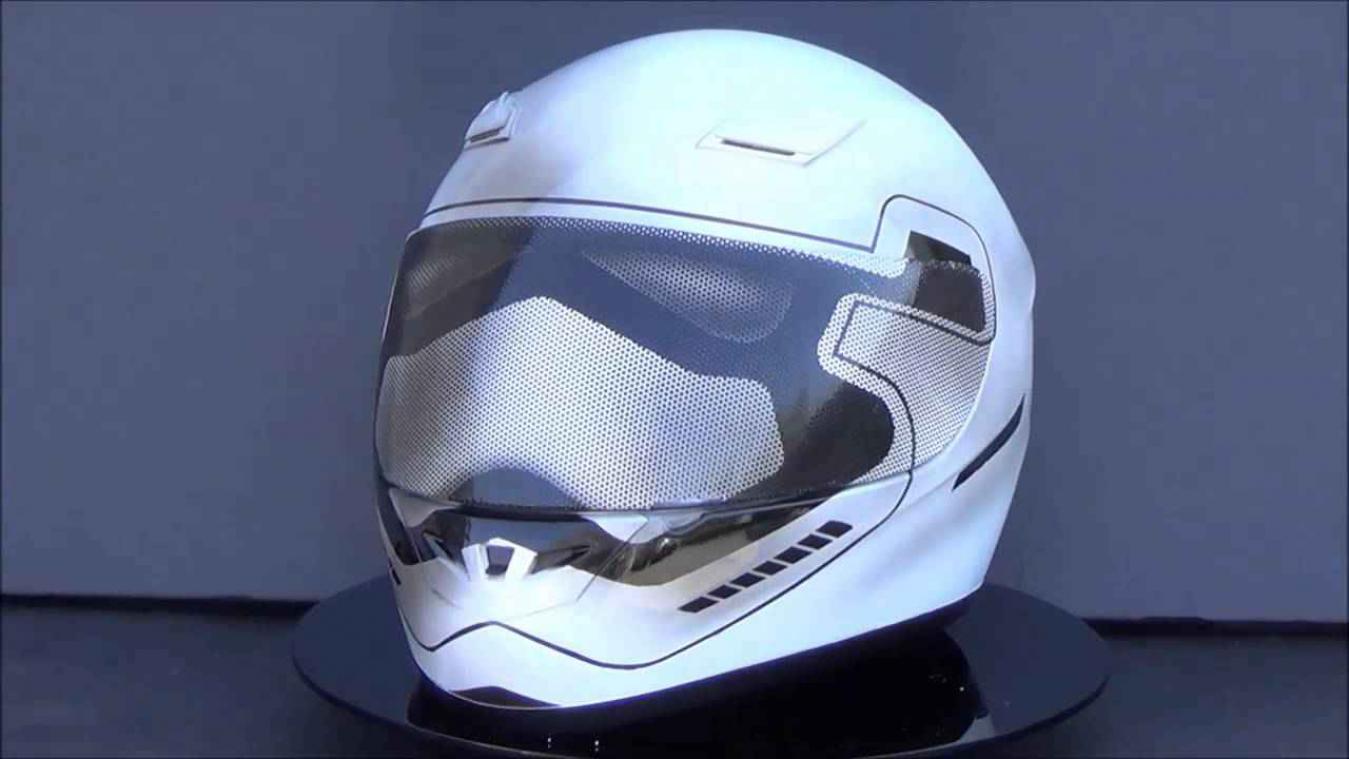 30 Belgische artiesten nemen Stormtrooper-helm onder handen