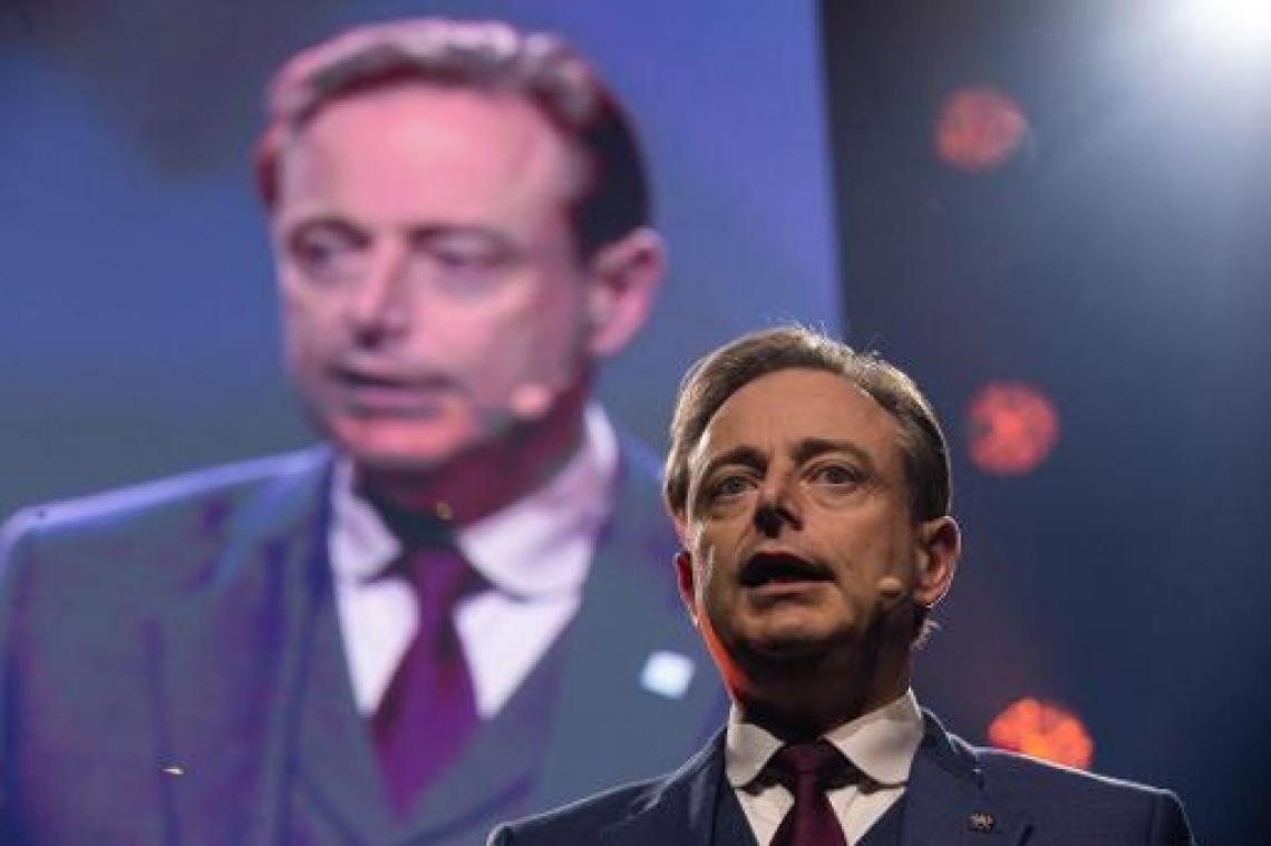 Perimeter rond woning van De Wever na ontvangst van verdachte brief met wit poeder