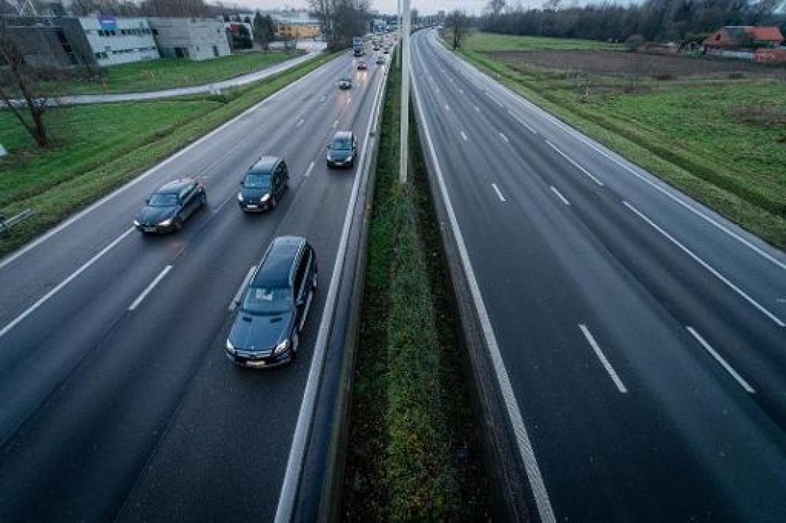 Eén dode en drie zwaargewonden bij twee nachtelijke ongevallen op E313