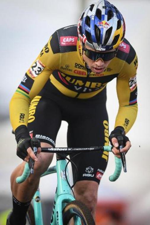 Wout van Aert boekt eerste zege sinds comeback, Eli Iserbyt is eindwinnaar DVV Trofee
